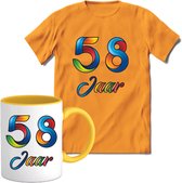 58 Jaar Vrolijke Verjaadag T-shirt met mok giftset Geel | Verjaardag cadeau pakket set | Grappig feest shirt Heren – Dames – Unisex kleding | Koffie en thee mok | Maat M