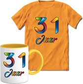 31 Jaar Vrolijke Verjaadag T-shirt met mok giftset Geel | Verjaardag cadeau pakket set | Grappig feest shirt Heren – Dames – Unisex kleding | Koffie en thee mok | Maat 3XL