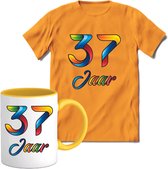 37 Jaar Vrolijke Verjaadag T-shirt met mok giftset Geel | Verjaardag cadeau pakket set | Grappig feest shirt Heren – Dames – Unisex kleding | Koffie en thee mok | Maat 3XL