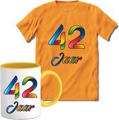 42 Jaar Vrolijke Verjaadag T-shirt met mok giftset Geel | Verjaardag cadeau pakket set | Grappig feest shirt Heren – Dames – Unisex kleding | Koffie en thee mok | Maat L