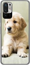 Geschikt voor Xiaomi Redmi Note 10 5G hoesje - Golden Retriever puppy liggend op de bank - Siliconen Telefoonhoesje