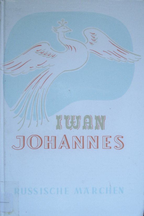 Omslag van een boek met een lichtblauwe achtergrond en een witte pauw met rode staartveren en vleugels. Twee regels tekst in het midden: "IWAN" en "JOHANNES". Onderaan staat "RUSSISCHE MÄRCHEN".
