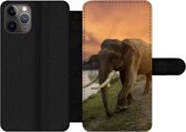 Bookcase Geschikt voor iPhone 11 Pro Max telefoonhoesje - Olifant - Water - Dieren - Zonsondergang - Natuur - Met vakjes - Wallet case met magneetsluiting