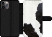 Bookcase Geschikt voor iPhone 11 Pro telefoonhoesje - Dierenprint - Koeien - Vacht - Met vakjes - Wallet case met magneetsluiting