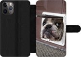 Bookcase Geschikt voor iPhone 11 Pro Max telefoonhoesje - Hond - Grappig - Kattenluik - Kinderen - Jongens - Meisjes - Kids - Met vakjes - Wallet case met magneetsluiting