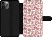 Bookcase Geschikt voor iPhone 11 Pro telefoonhoesje - Panterprint - Roze - Pastel - Luxe - Met vakjes - Wallet case met magneetsluiting