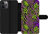 Bookcase Geschikt voor iPhone 11 Pro telefoonhoesje - Dierenprint - Zebra - Neon - Paars - Met vakjes - Wallet case met magneetsluiting