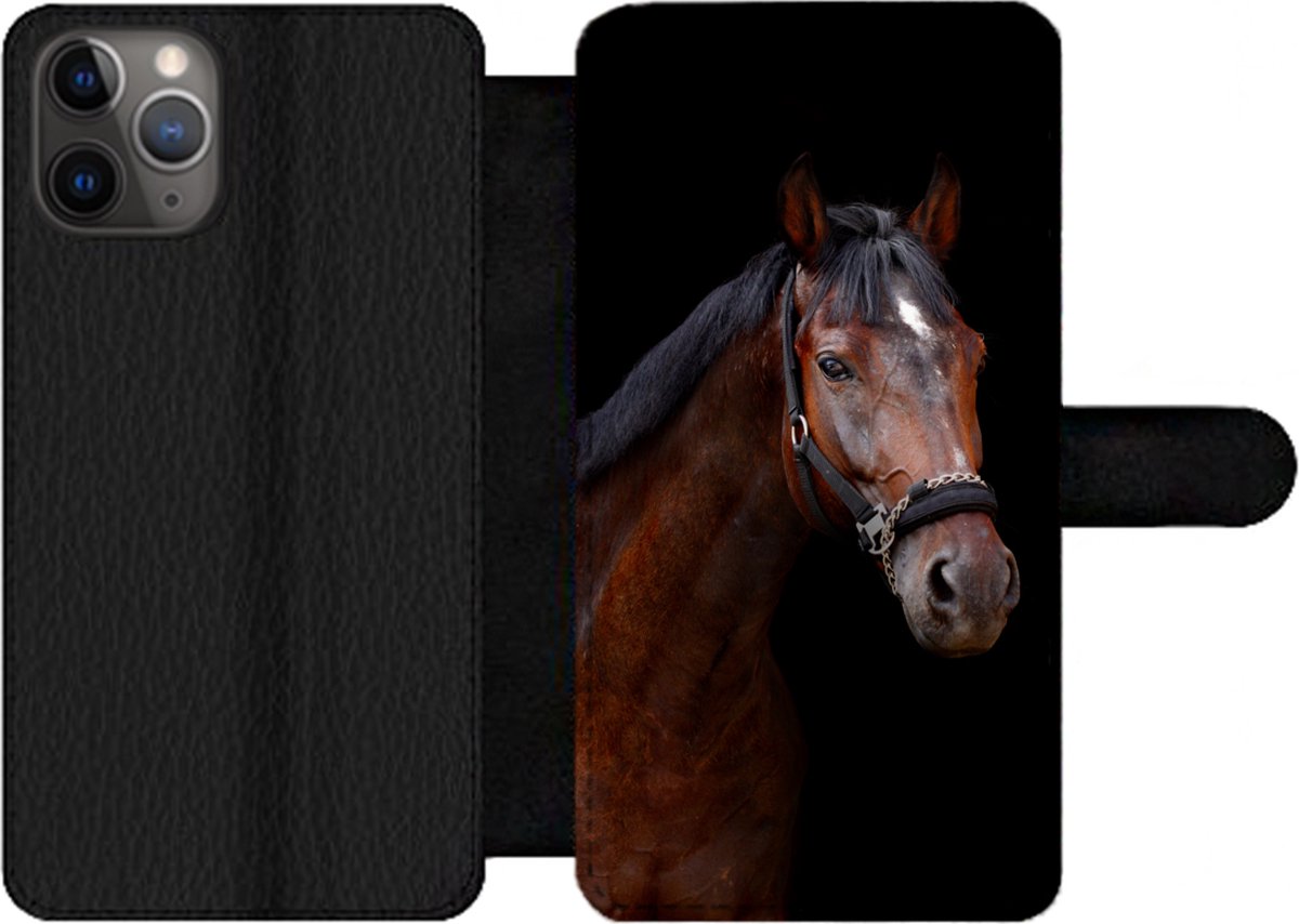 Telefoonhoesje Geschikt voor iPhone 11 Pro Max telefoonhoesje - Paard - Dieren - Bruin - Met vakjes - Wallet case met magneetsluiting