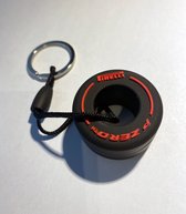 Formule 1 Pirelli Band Sleutelhanger (groot) - 37x37x21mm - Rood