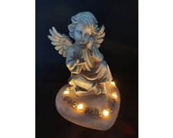 Engel - Zittend op hart - 1/20/XLT - Polystone - Led - Grafdecoratie - Beeld - Inclusief batterijen