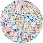 Little1Gifts - letterkralen - wit vierkant alfabet met gekleurde letters - 100 stuks