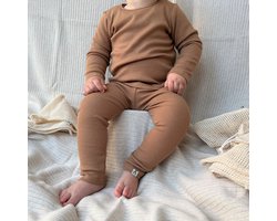 BAKIMO Baby & Kids Loungewear - Biologisch Bamboe Katoen - Ribstof set broek en trui - Pecan / Bruin / Cognac / Camel - 110/116
