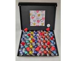 Chocolade Ballen Proeverij Pakket Groot | 40 stuks Lindt chocolade met Mystery Card 'Love - Hartjes' met persoonlijke (video)boodschap | Chocoladepakket | Feestdagen box | Chocolade cadeau | Valentijnsdag | Verjaardag | Moederdag | Vaderdag