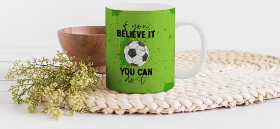 Mok - Koffiemok - Quotes - Spreuken - If you believe it, you can do it - Voetbal - Mokken - 350 ML - Beker - Koffiemokken - Theemok