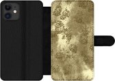 Bookcase Geschikt voor iPhone 12 Pro telefoonhoesje - Goud - Glitter - Structuur - Met vakjes - Wallet case met magneetsluiting