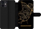 Telefoonhoesje Geschikt voor iPhone 12 telefoonhoesje - Amersfoort - Kaart - Goud - Zwart - Met vakjes - Wallet case met magneetsluiting