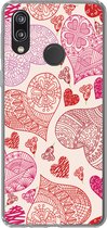 Geschikt voor Huawei P20 Lite (2020) hoesje - Een illustratie met roze en rode hartjes - Siliconen Telefoonhoesje