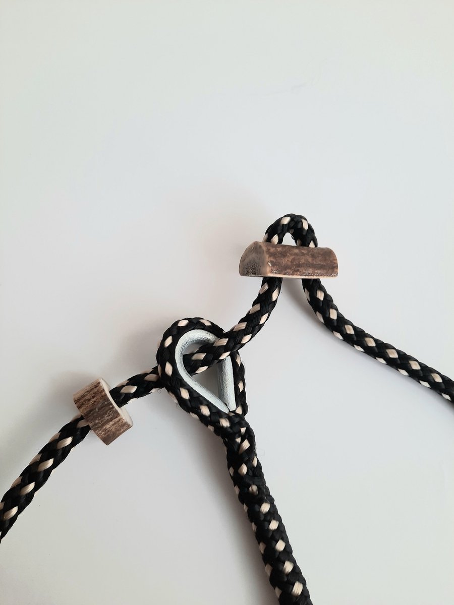 Abany quality design – soepele dunne 6 mm jachtlijn - lengte 1.80 cm zwart beige – hondenlijn voor jachttraining - anti inspringlijn - vanglijn met dubbele reehoorn – hertengewei stop – retriever lijn - jachtlijn - sliplijn - 18SHW21005– 18SHW21012