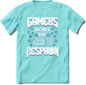 Gamers don't die T-shirt | Donker Blauw | Gaming kleding | Grappig game verjaardag cadeau shirt Heren – Dames – Unisex | - Licht Blauw - M