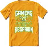 Gamers don't die T-shirt | Neon Groen | Gaming kleding | Grappig game verjaardag cadeau shirt Heren – Dames – Unisex | - Geel - XXL