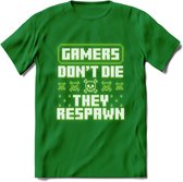 Gamers don't die pixel T-shirt | Neon Groen | Gaming kleding | Grappig game verjaardag cadeau shirt Heren – Dames – Unisex | - Donker Groen - S