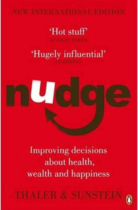 Boek 'Nudge' met rode kaft. Grote witte letters 'nudge' met een lachende smiley-pijl. Nieuwe internationale editie.