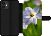 Bookcase Geschikt voor iPhone 12 Pro telefoonhoesje - Bloemen - Tuin - Paars - Met vakjes - Wallet case met magneetsluiting