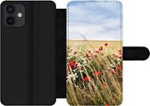 Bookcase Geschikt voor iPhone 12 telefoonhoesje - Wolken - Bloemen - Rood - Met vakjes - Wallet case met magneetsluiting