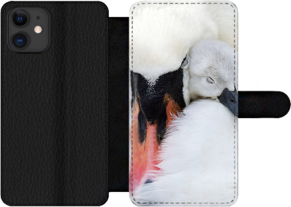 Telefoonhoesje Geschikt voor iPhone 12 Pro telefoonhoesje - Close-up van zwaan met jong - Met vakjes - Wallet case met magneetsluiting