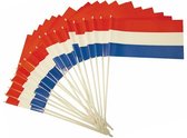 Pakket van 20x stuks kunststof zwaaivlaggetje Holland/nederlandse vlag 20 x 30 cm - Handvlaggetjes