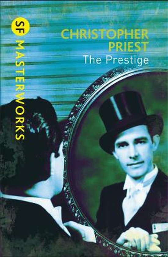 Livre 'The Prestige' de Christopher Priest avec un homme en haut-de-forme, reflété dans un miroir.