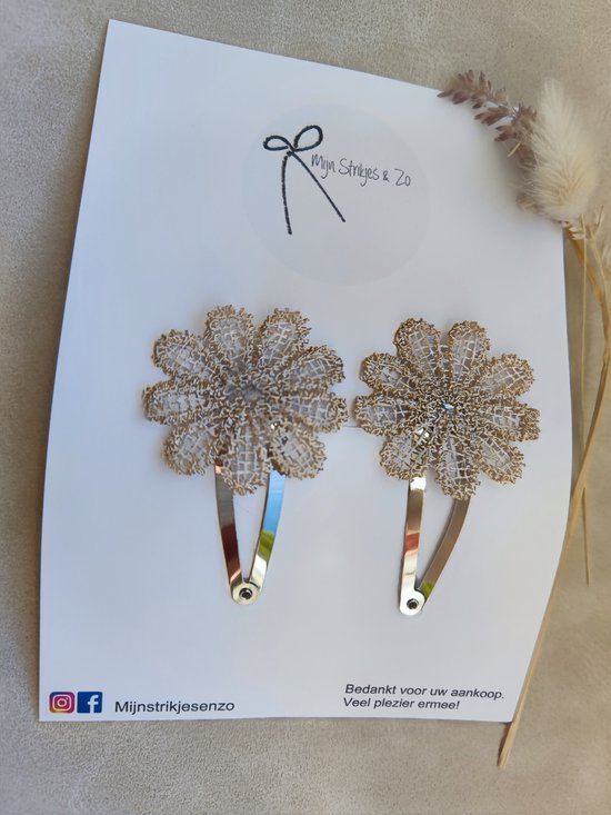 grote-beige-geborduurde-bloemen-speld-zilver-5-cm-bol