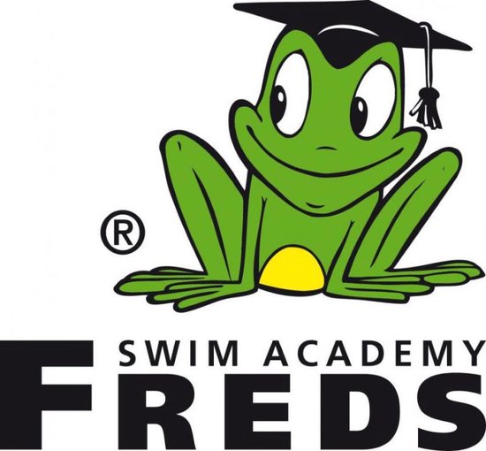 Logo van Freds Swim Academy: groene kikker met afstudeerhoed en tekst.