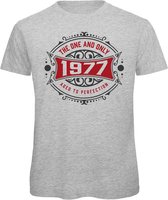 1977 The One And Only | Feest Kado T-Shirt Heren - Dames | Antraciet - Donker Rood | Perfect Verjaardag Cadeau Shirt | Grappige Spreuken - Zinnen - Teksten | Maat 3XL