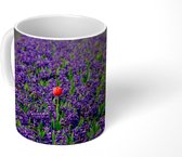 Mok - Koffiemok - Veld met hyacinten en een tulp - Mokken - 350 ML - Beker - Koffiemokken - Theemok