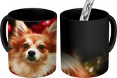 Magische Mok - Foto op Warmte Mok - Hond tijdens kerst - 350 ML - Uitdeelcadeautjes