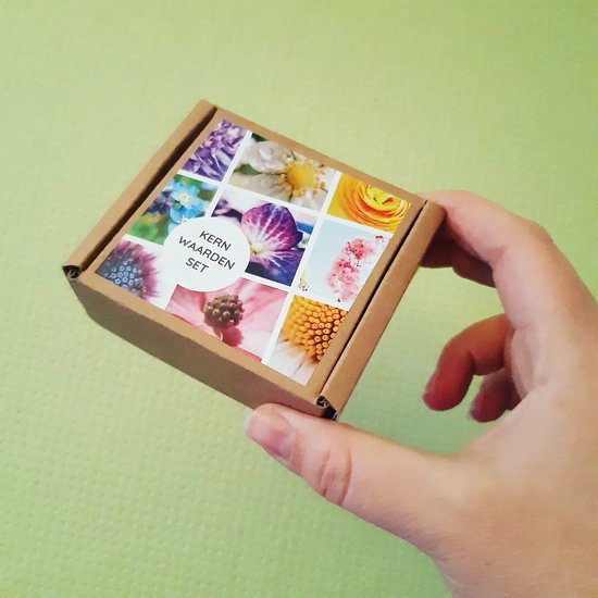 Thumbnail van een extra afbeelding van het spel Kernwaarden set - in kleur - coachtool - bloemen associatiekaarten - werkvorm - Liefs op papier
