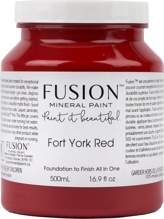 Fles Fusion Mineral Paint Fort York Red, 500ml. Rode verf met witte label.