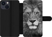 Bookcase Geschikt voor iPhone 13 Mini telefoonhoesje - Perzische leeuw op zwarte achtergrond in zwart-wit - Met vakjes - Wallet case met magneetsluiting