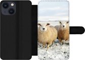 Bookcase Geschikt voor iPhone 13 Mini telefoonhoesje - Groep nieuwsgierige schapen - Met vakjes - Wallet case met magneetsluiting