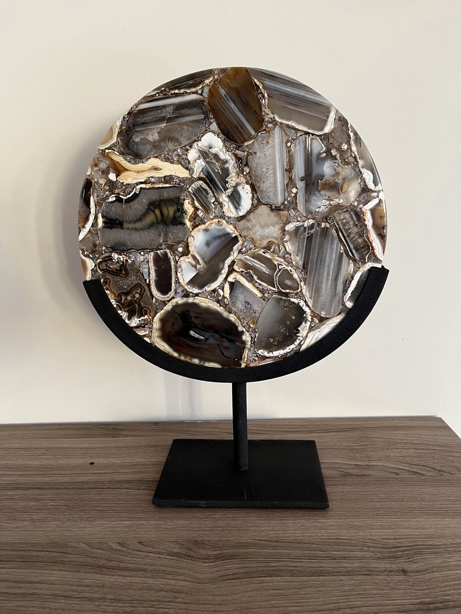 Ornament op voet 25x11x35 cm GOUYA agaat+mat zwart