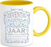 70 Jaar Legendarische Gebrouwen Mok met tekst | Donker Blauw - Zilver | Grappig Verjaardag Beker Cadeau | Bedrukte Mokken | Geel | 330 ML