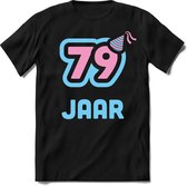 79 Jaar Feest kado T-Shirt Heren / Dames - Perfect Verjaardag Cadeau Shirt - Licht Blauw / Licht Roze - Maat 7XL