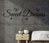 Stickerheld - Muursticker Sweet dreams met vlinders - Slaapkamer - Droom zacht - Lekker slapen - Engelse Teksten - Mat Zwart - 40.2x131.3cm