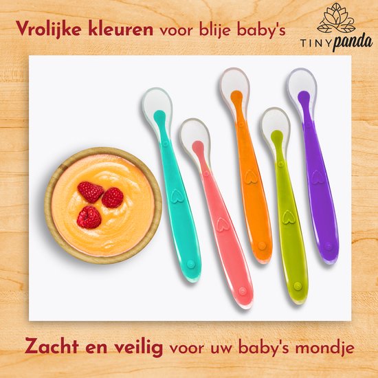 Een kom met oranje babyvoeding en frambozen, naast vijf babylepels in de kleuren turquoise, roze, oranje, groen en paars. 'Vrolijke kleuren voor blije baby's. Zacht en veilig voor de mond van uw baby.'