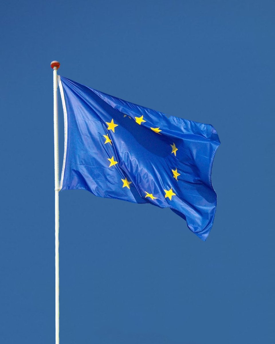 Europese Vlag - Europa Vlag - 90x150cm - WK Voetbal 2026 - Europe Flag - Originele Kleuren - Sterke Kwaliteit Incl Bevestigingsringen - Hoogmoed Vlaggen