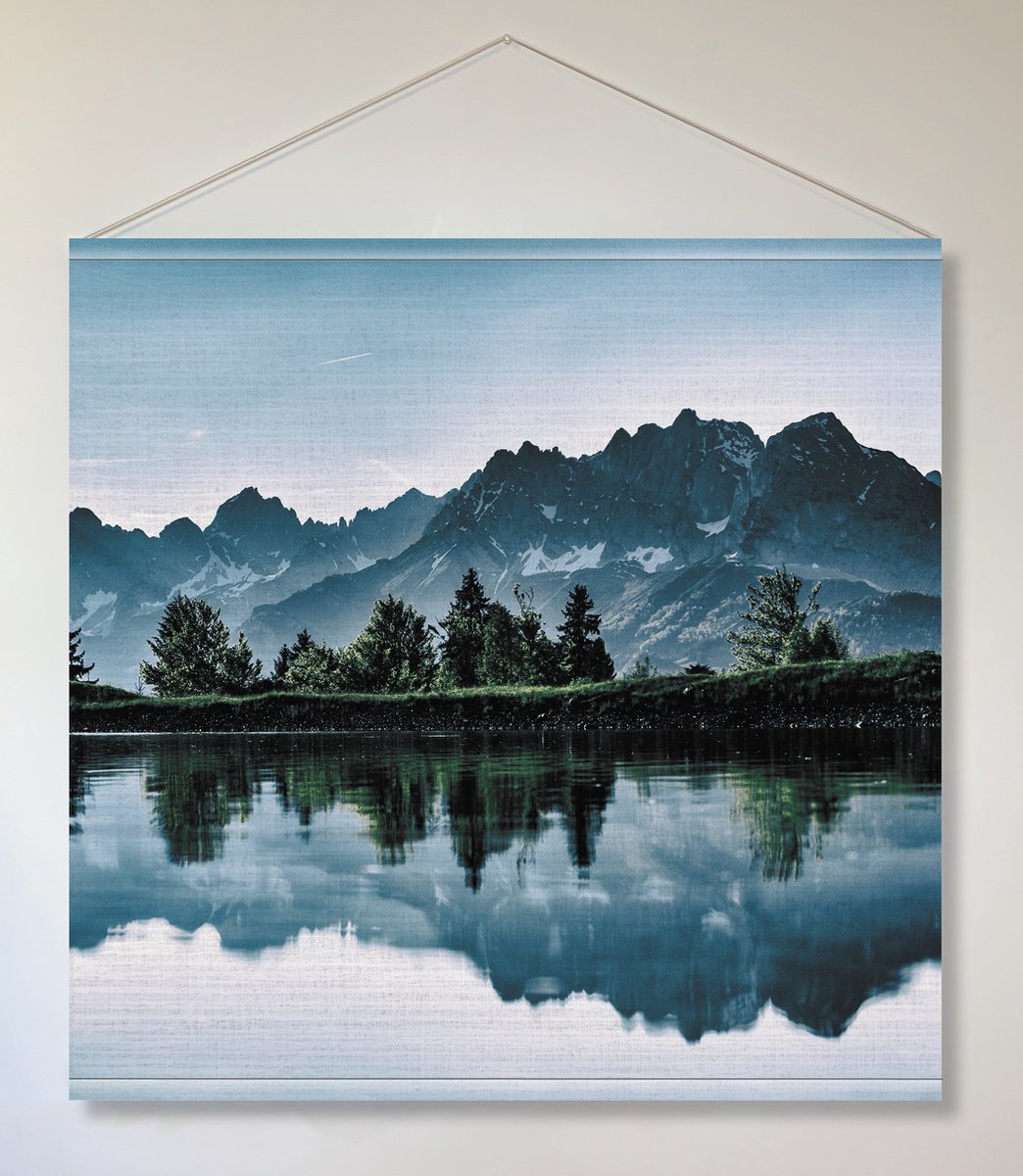 Textiel poster Natuur 3 op 230 g/m2 decotex. 4/0 full colour gedrukt/ 100 x 100 cm/ 2X Houten stok 25mm houten canvas frame / Met aanhangkoord.