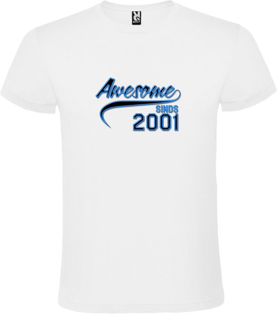 Wit T shirt met  Blauwe print  "Awesome 2001 “  size S