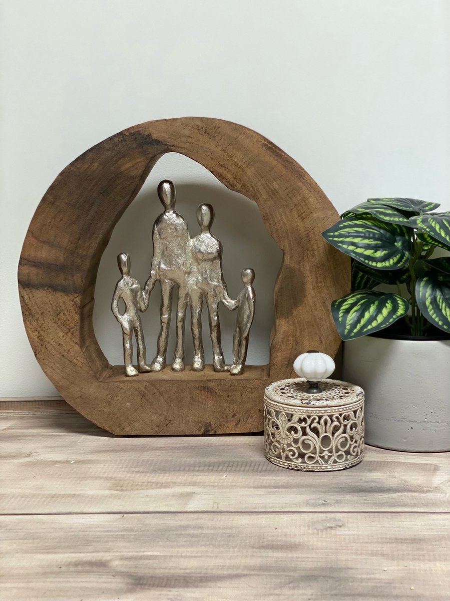 DreamLiving decoratief beeld van hout metaal van gezin. DreamLiving decoratief beeld van hout metaal van gezin.
