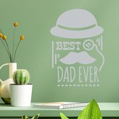 Stickerheld - Muursticker Best dad ever - Woonkamer - Vaderdag - Bolhoed, vergrootglas en snor - Engelse Teksten - Mat Lichtgrijs - 58.7x41.3cm
